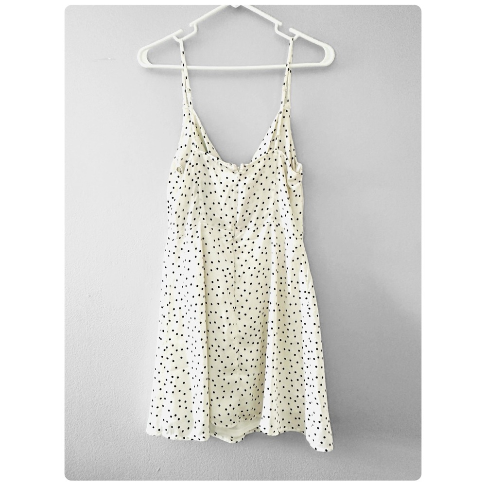 β
NWT Luluβs Spot in My Heart Polka Dot Satin Spring Wedding Guest Mini Dress β
- Picture 12 of 17